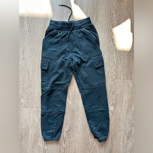 Alo Black Highline Cargo Sweats Small Mens